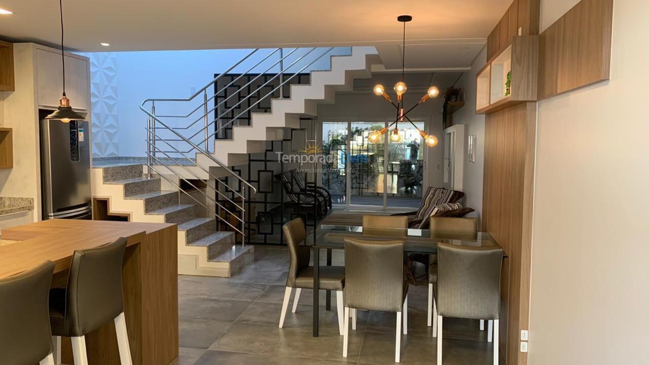 Casa para aluguel de temporada em Bombinhas (Canto Grande)