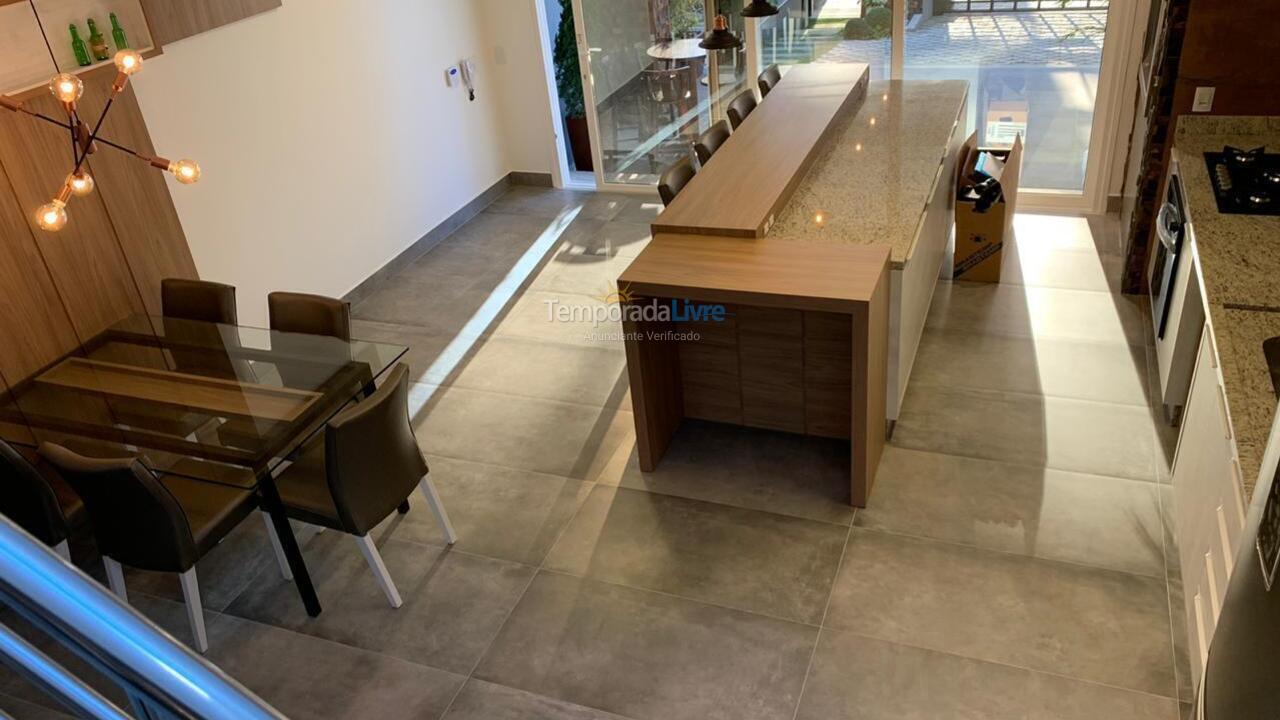 Casa para aluguel de temporada em Bombinhas (Canto Grande)