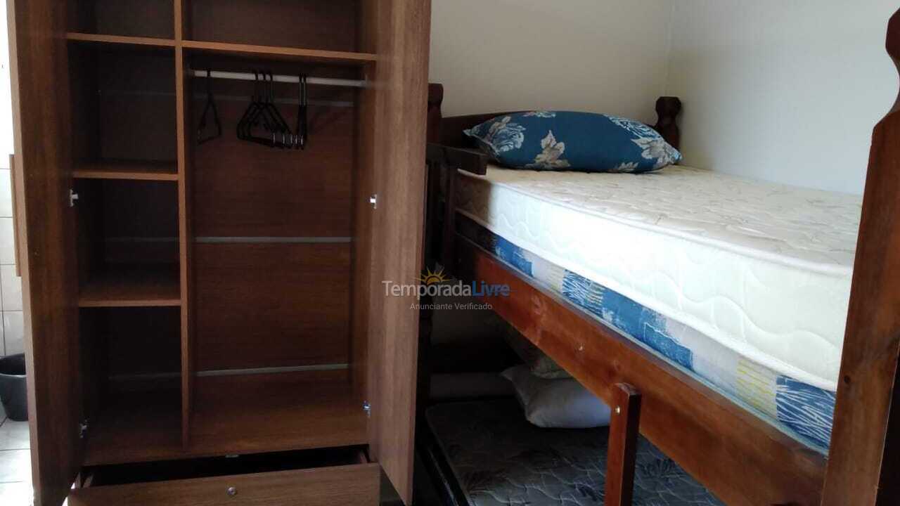 Apartamento para aluguel de temporada em Praia Grande (Vila Tupi)