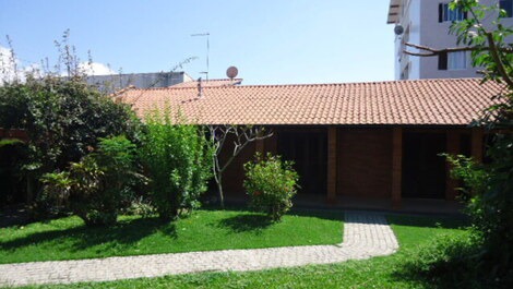 Linda casa térrea com AC nos 3 quartos