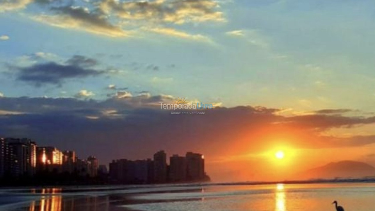 Apartamento para aluguel de temporada em Guarujá (Pitangueiras)