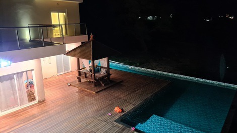 Incrível Mansão com Estrutura para Festas e Banquetes