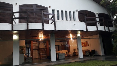 Preciosa casa a tan solo 200 m de la playa de Enseada