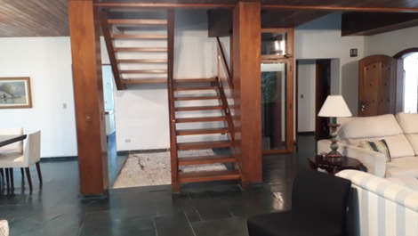 Preciosa casa a tan solo 200 m de la playa de Enseada