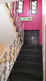 Escada de acesso ao segundo pavimento