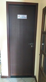 Porta de acesso à Suíte Flamingo