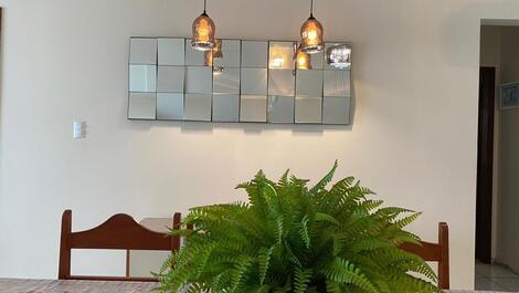 FRENTE AO MAR - 3 QUARTOS - NO CORAÇÃO DO BAIRRO MEIA PRAIA