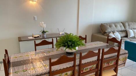 FRENTE AO MAR - 3 QUARTOS - NO CORAÇÃO DO BAIRRO MEIA PRAIA