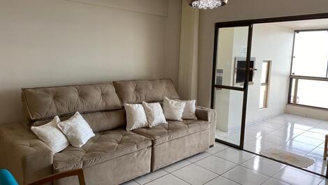 FRENTE AO MAR - 3 QUARTOS - NO CORAÇÃO DO BAIRRO MEIA PRAIA