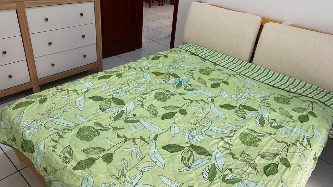 Apartamento para aluguel de temporada em Itapema (Meia Praia)