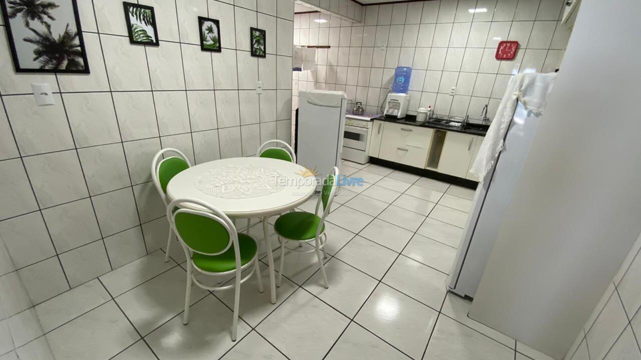 Apartamento para aluguel de temporada em Itapema (Meia Praia)