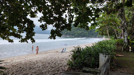 CASA PÉ NA AREIA FRENTE MAR 12 PESSOAS UBATUBA PRAIA DO LAZARO