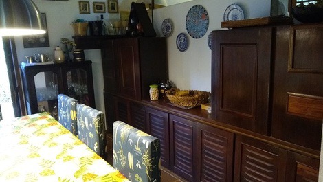 Sala de jantar com armários