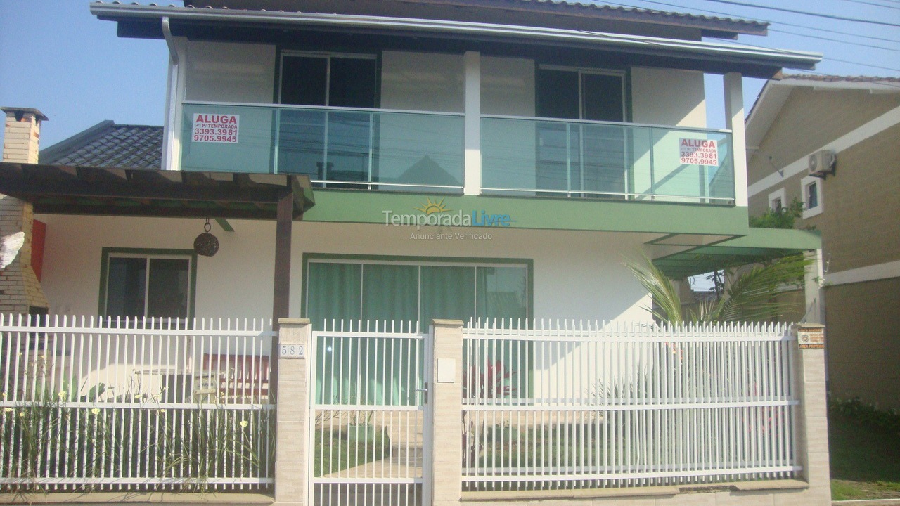 Casa para aluguel de temporada em Bombinhas (Canto Grande)