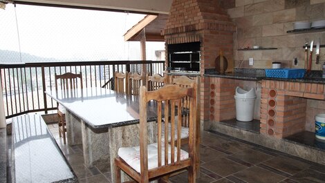 SPECTACULAR TRIPLEX COVERED OIL GUARUJÁ