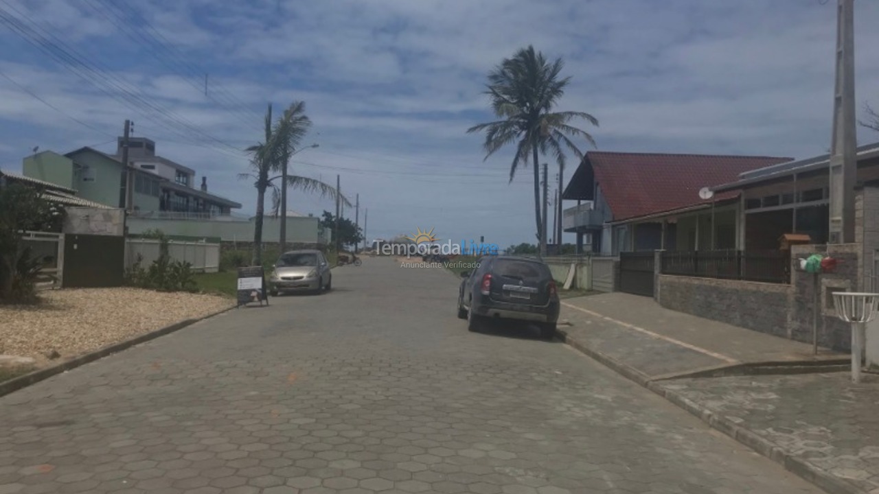 Casa para aluguel de temporada em São Francisco do Sul (Praia Grande)