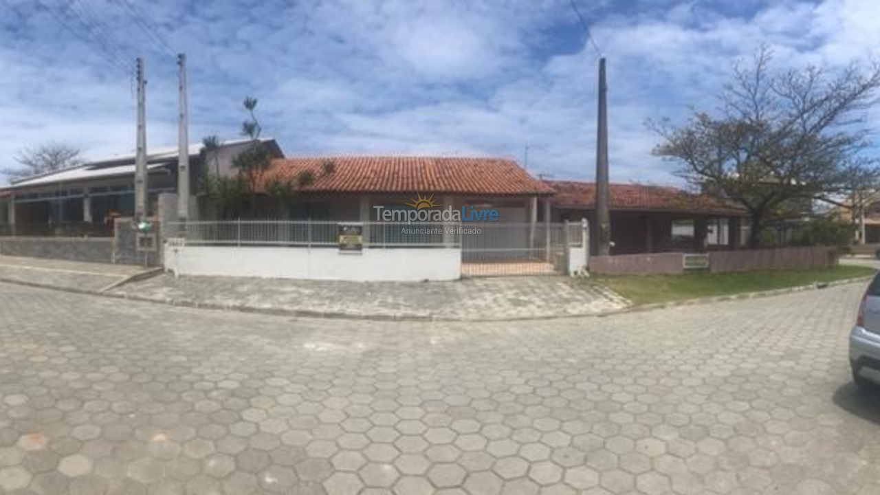 Casa para aluguel de temporada em São Francisco do Sul (Praia Grande)