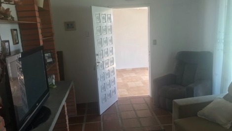 Ótima casa com piscina, 3 quartos com AC, Wi-Fi,70m do mar