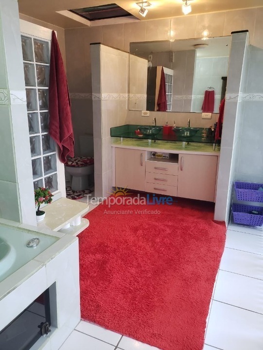 Casa para aluguel de temporada em São Francisco do Sul (Enseada)