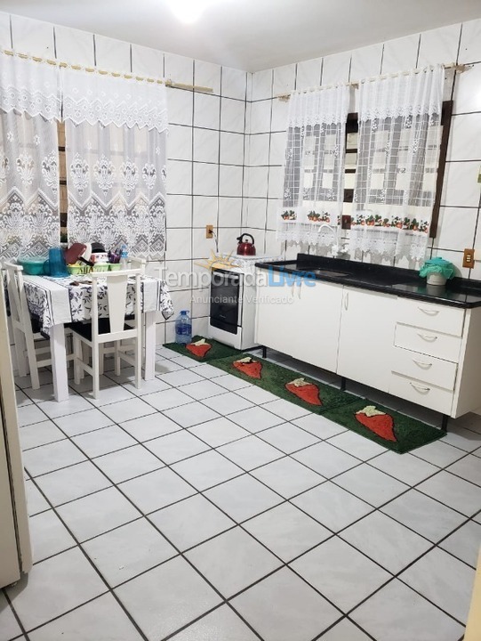 Casa para aluguel de temporada em São Francisco do Sul (Enseada)