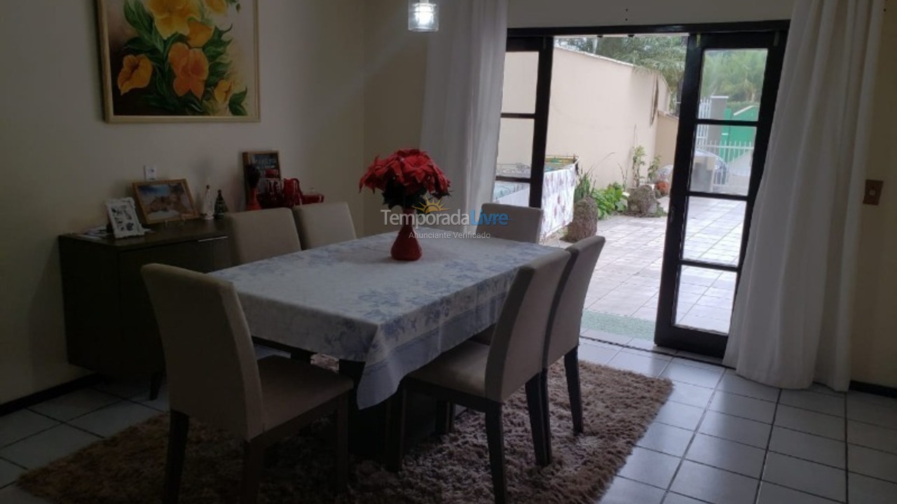 Casa para aluguel de temporada em São Francisco do Sul (Enseada)