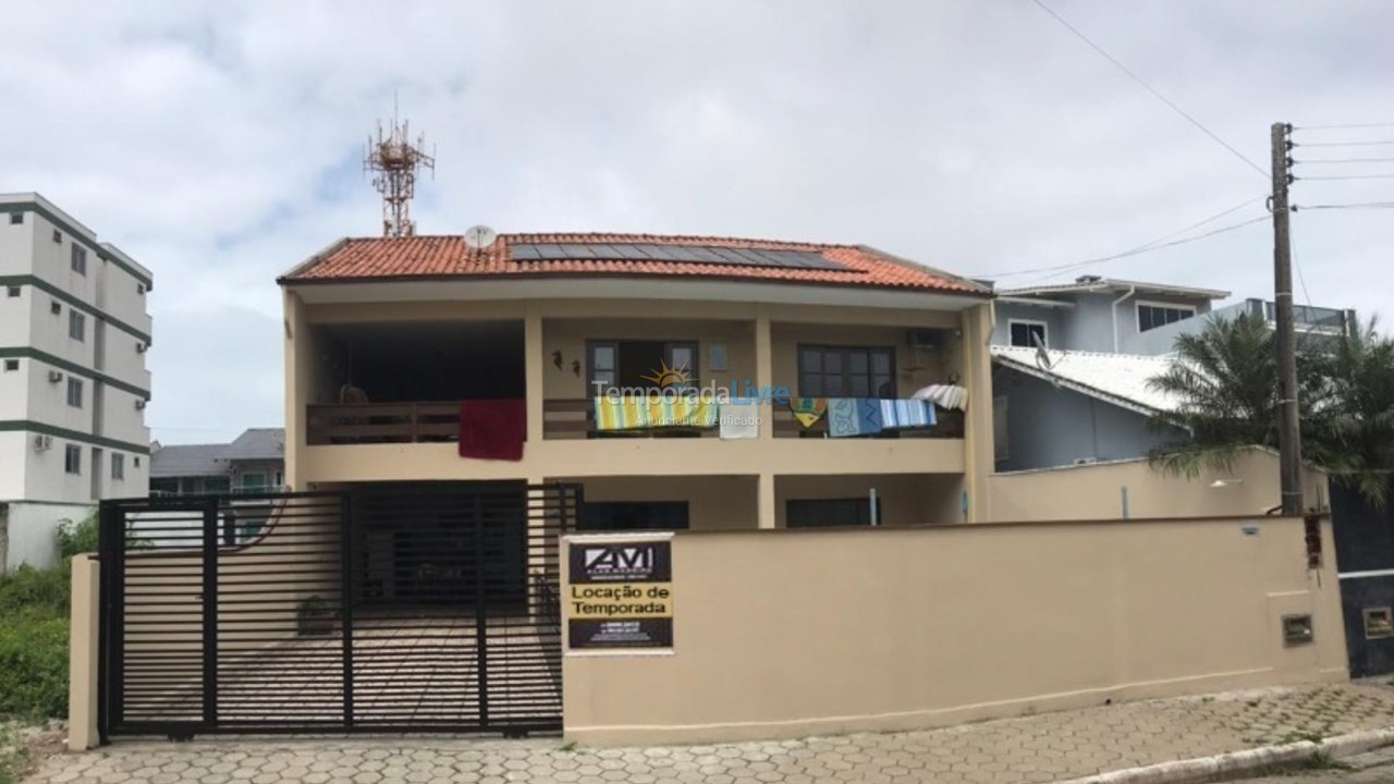Casa para aluguel de temporada em São Francisco do Sul (Enseada)