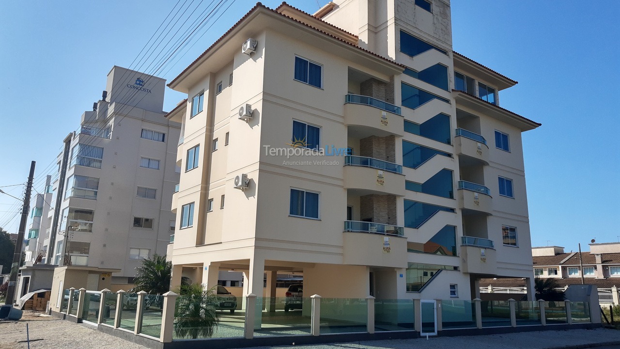 Apartamento para aluguel de temporada em Governador Celso Ramos (Praia de Palmas)