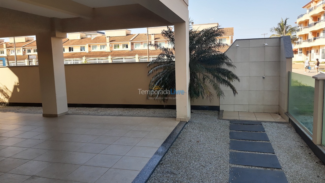 Apartamento para aluguel de temporada em Governador Celso Ramos (Praia de Palmas)