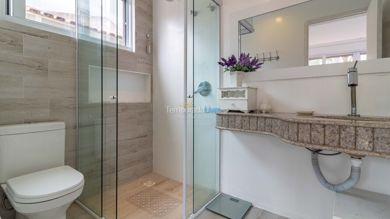 Casa para aluguel de temporada em Florianópolis (Jurere Tradicional)