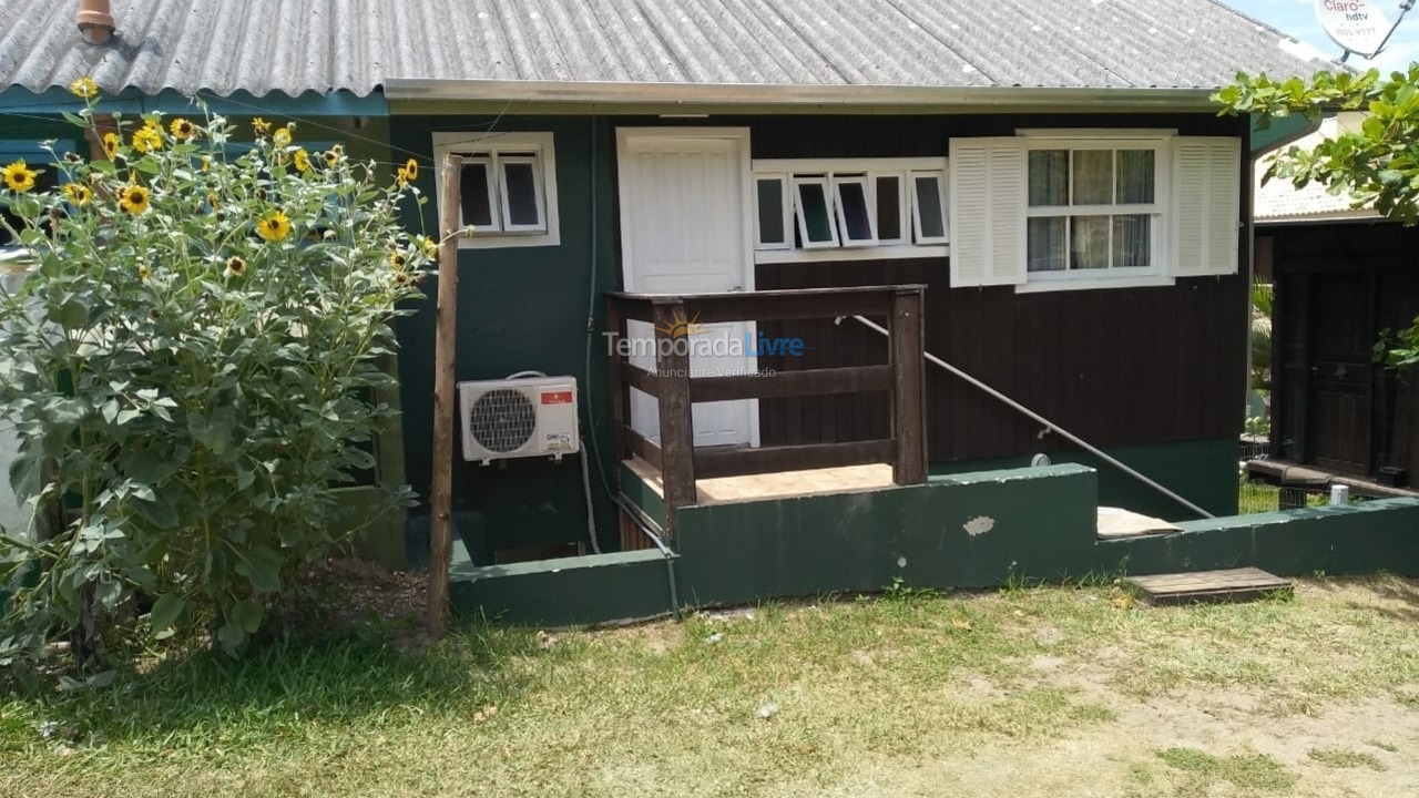 Casa para alquiler de vacaciones em Bombinhas (Praia de Quatro Ilhas)