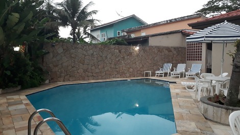 Casa com piscina na praia da Rivieira de São Lourenço