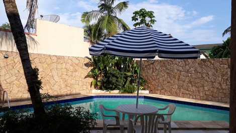 Casa com piscina na praia da Rivieira de São Lourenço