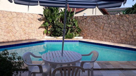 Casa com piscina na praia da Rivieira de São Lourenço