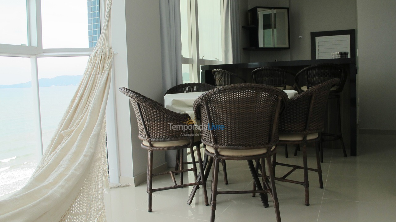 Apartamento para aluguel de temporada em Itapema (Meia Praia)