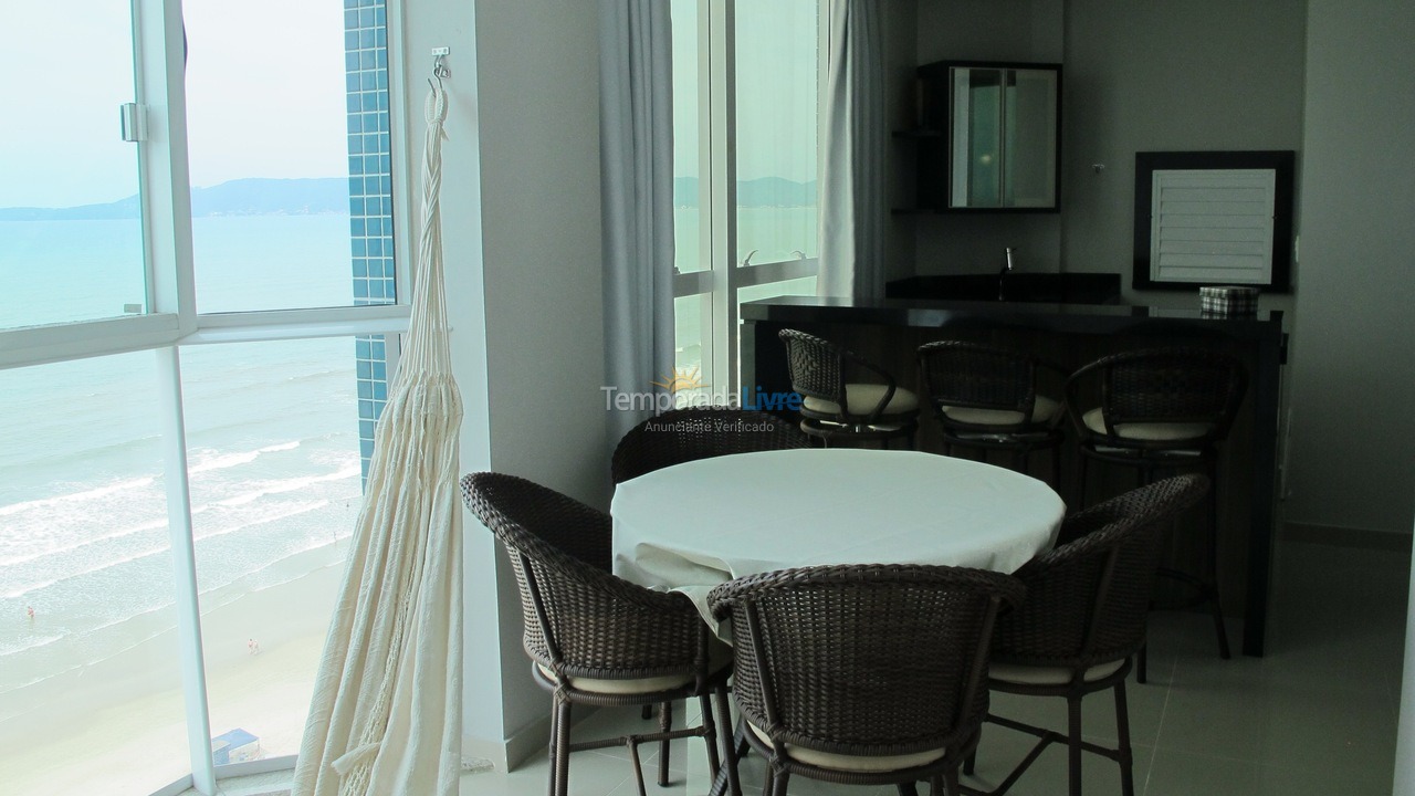 Apartamento para aluguel de temporada em Itapema (Meia Praia)