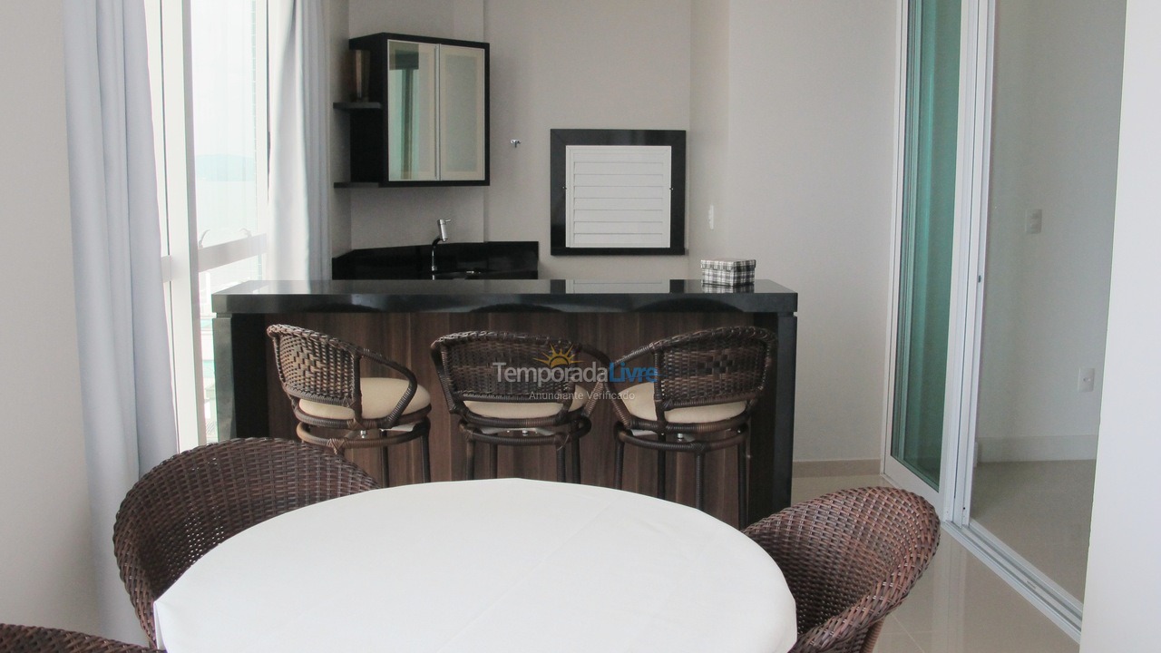 Apartamento para aluguel de temporada em Itapema (Meia Praia)