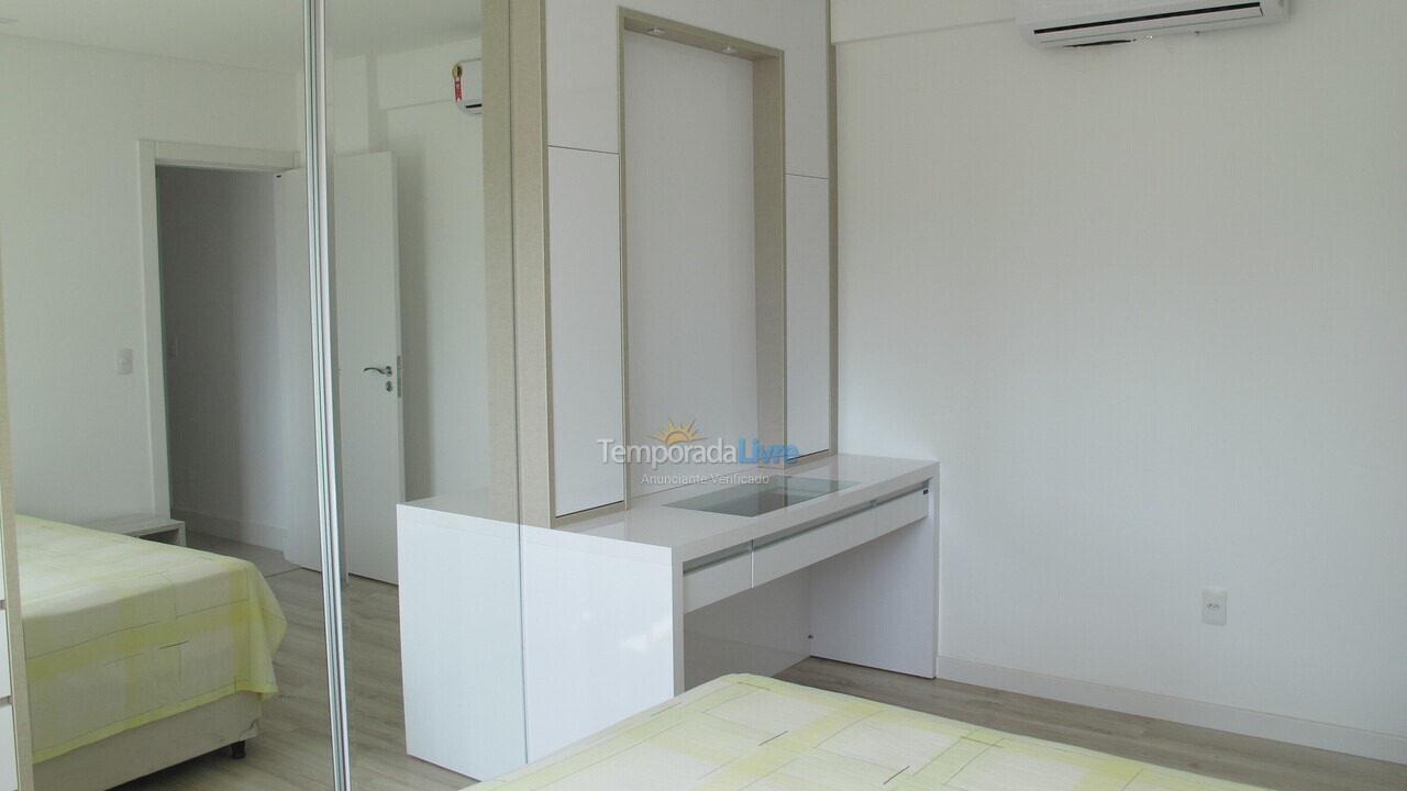 Apartamento para aluguel de temporada em Itapema (Meia Praia)