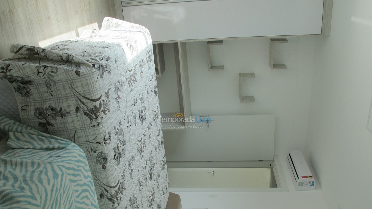 Apartamento para aluguel de temporada em Itapema (Meia Praia)