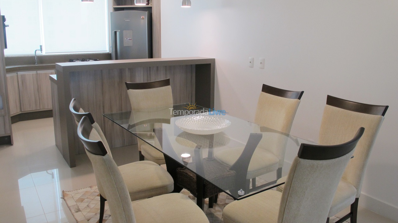 Apartamento para aluguel de temporada em Itapema (Meia Praia)