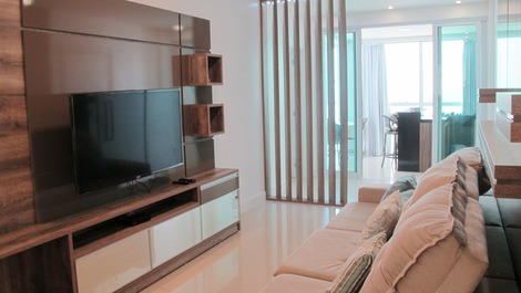 Apartamento com 03 dormitórios na quadra do Mar