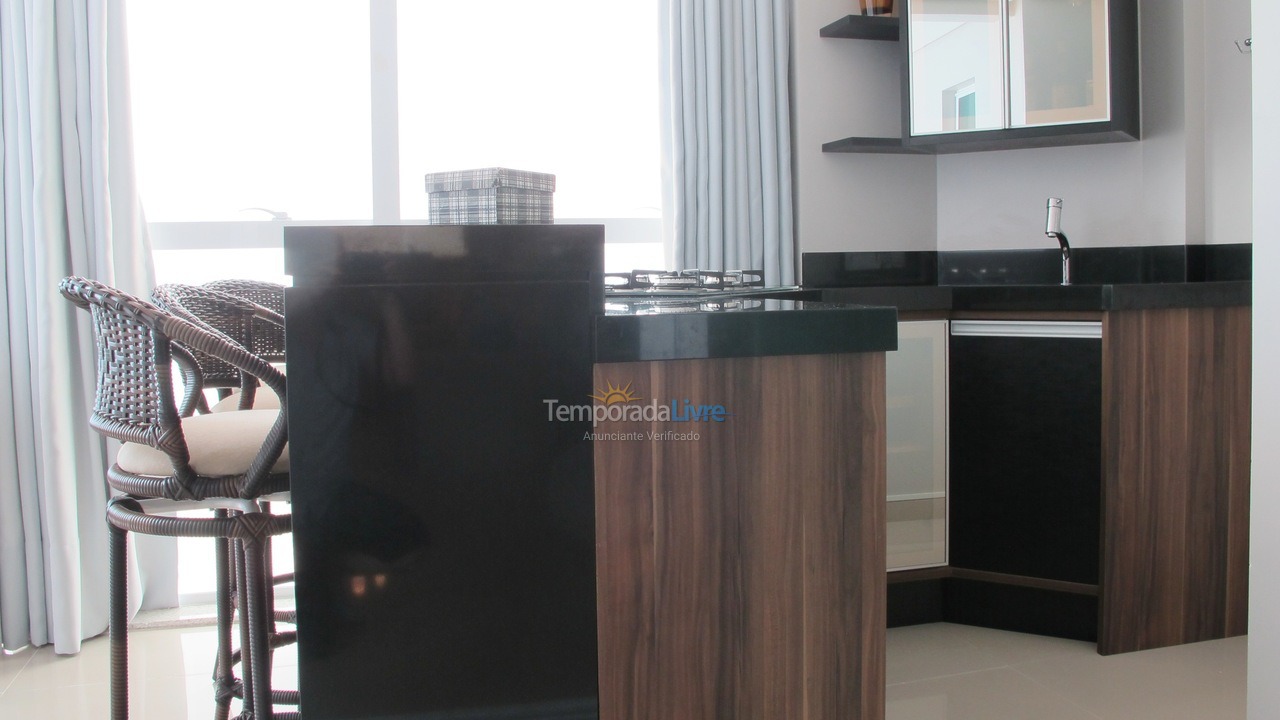 Apartamento para aluguel de temporada em Itapema (Meia Praia)