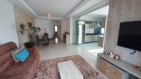 Apartamento de 03 habitaciones en el segundo bloque