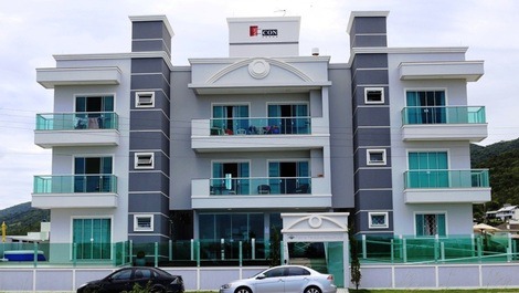 Excelente piso en alquiler de 02 habitaciones en Praia de Palmas