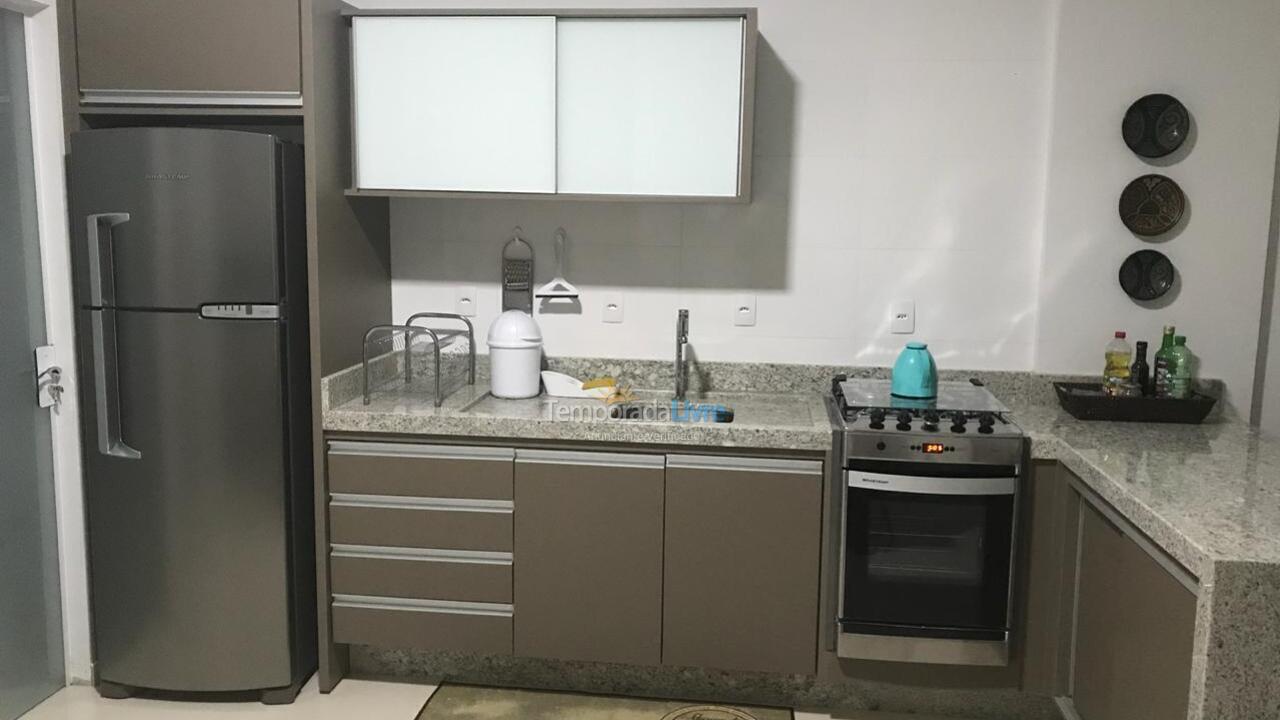 Apartamento para alquiler de vacaciones em Governador Celso Ramos (Praia de Palmas)