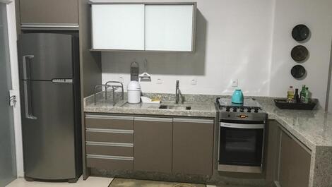 Excelente piso en alquiler de 02 habitaciones en Praia de Palmas