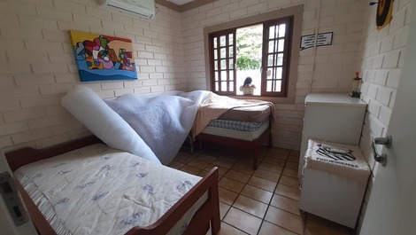 House 200 m from Praia dos Ingleses for 8 people