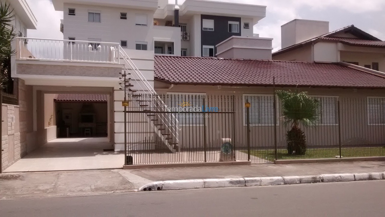 Casa para aluguel de temporada em Florianopolis (Canasvieiras)