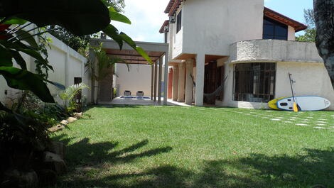 CASA CON PISCINA 4 SUITES A 50 METROS DE LA PLAYA