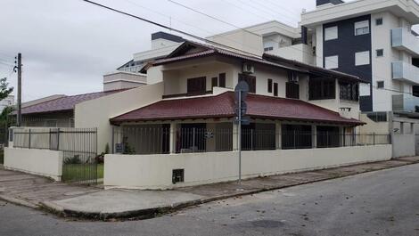 SEASONAL RENTAL HOUSE UP TO 14 CANASVIEIRAS PEOPLE