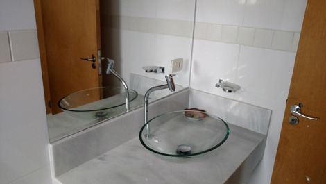 NEW HOUSE IN GUARUJÁ COVE-SP SWIMMING POOL AIR COND. WiFi VIDEO GAME